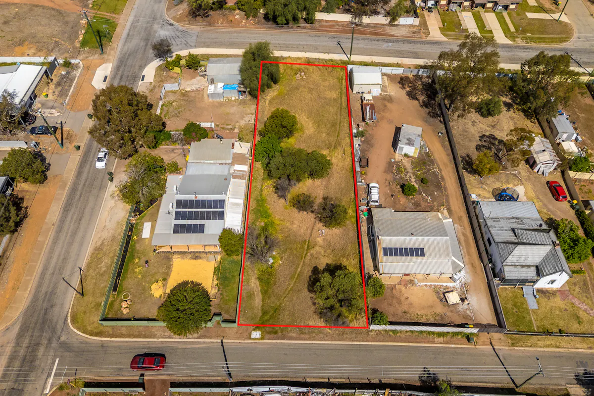 41 Lockyer Avenue — photo 2 of 9