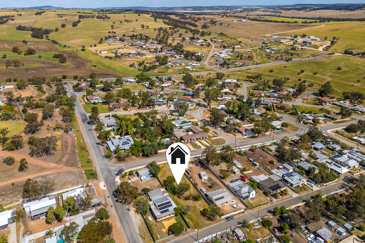 41 Lockyer Avenue — photo 4 of 9