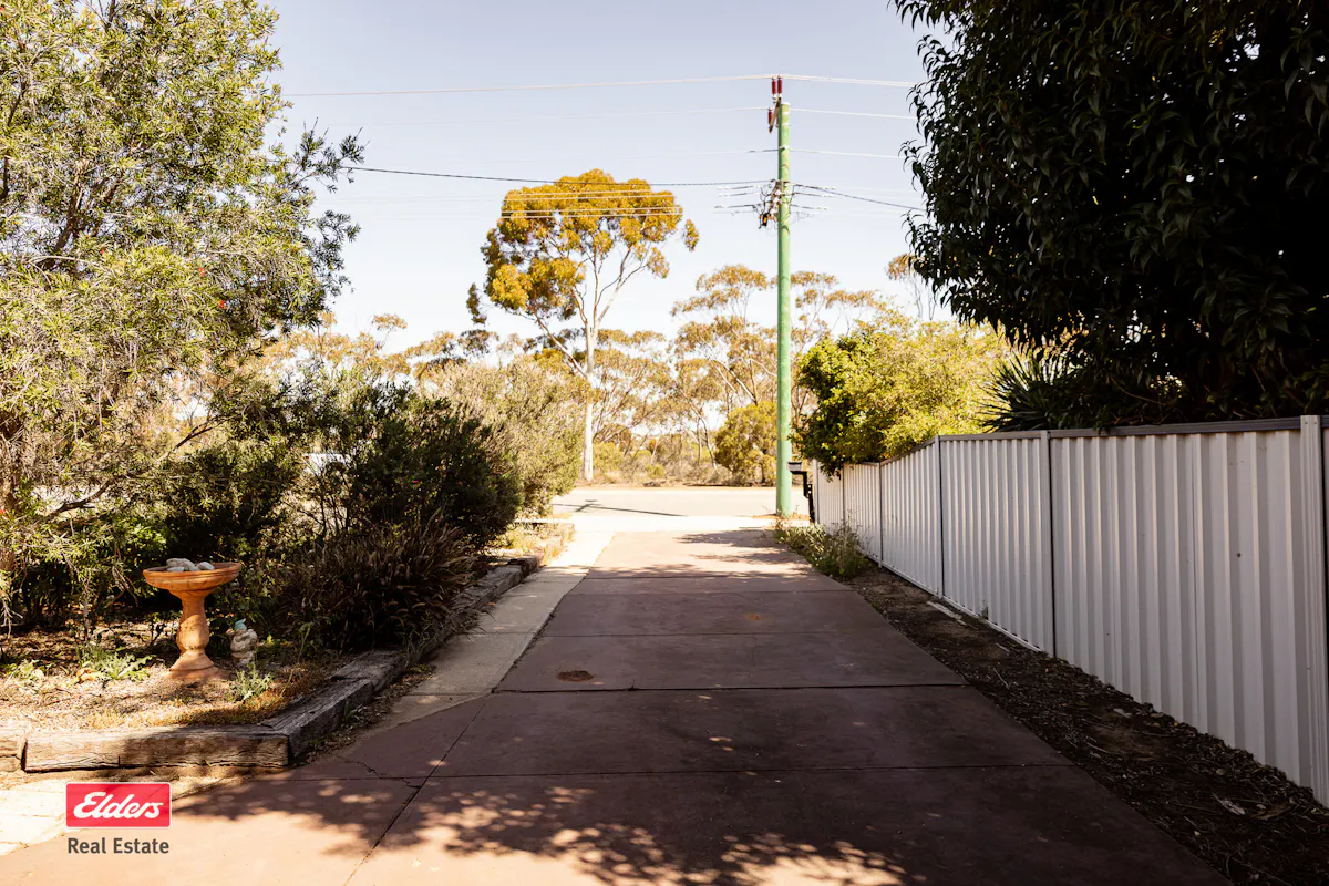 26 Golf Road — photo 19 of 20