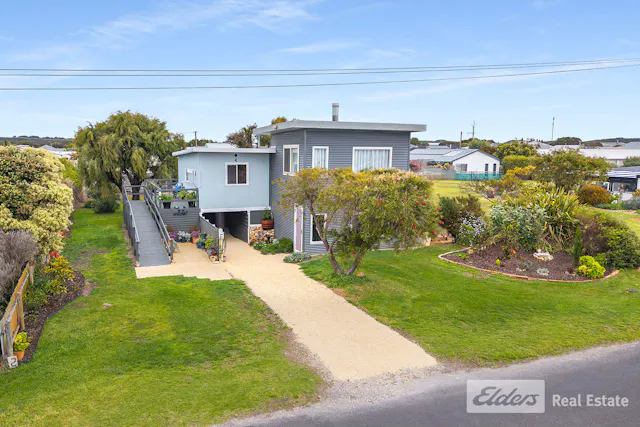 2 McFarlane Street — photo from Elders Real Estate Robe