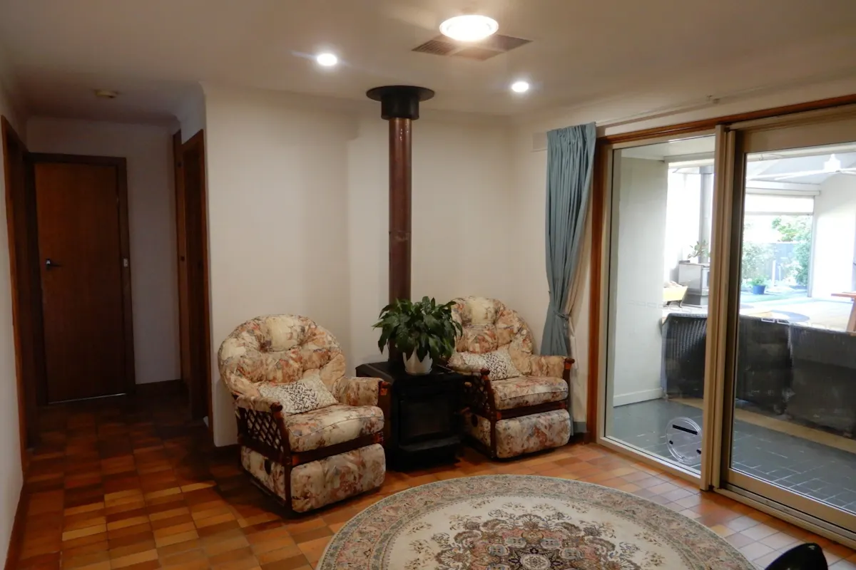 27 Memorial Avenue — photo 3 of 14