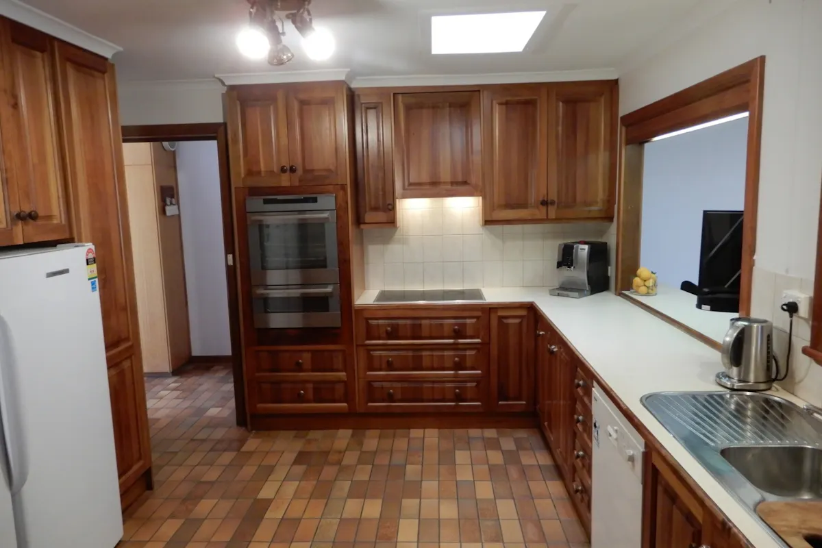 27 Memorial Avenue — photo 8 of 14