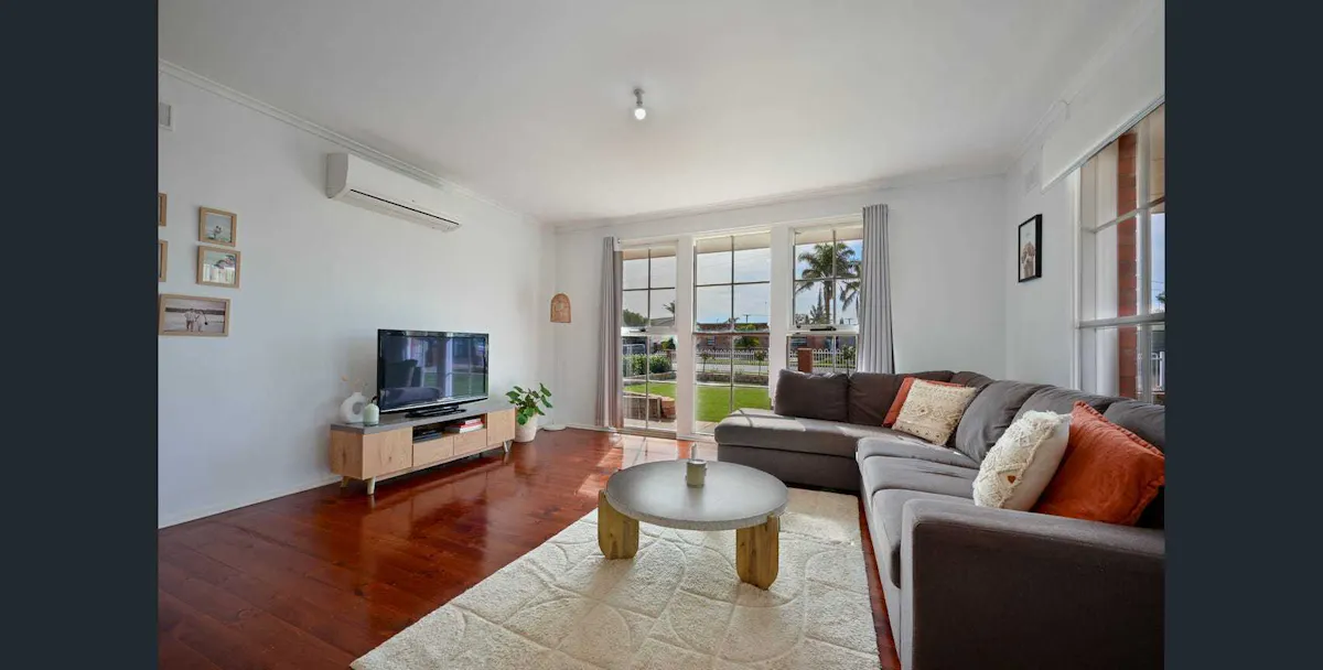 1 Darragh Street — photo 5 of 19