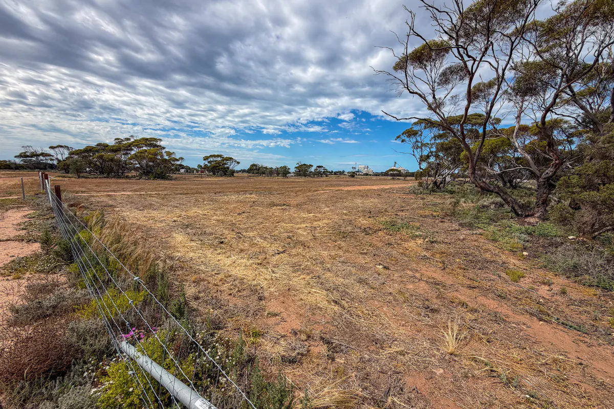 8 Mallee Court — photo 7 of 9