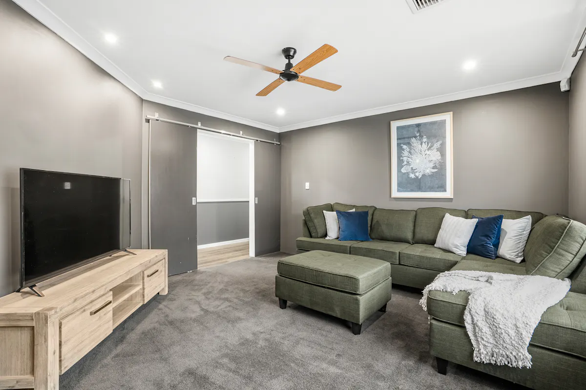 17 Molonglo Crescent — photo 4 of 29