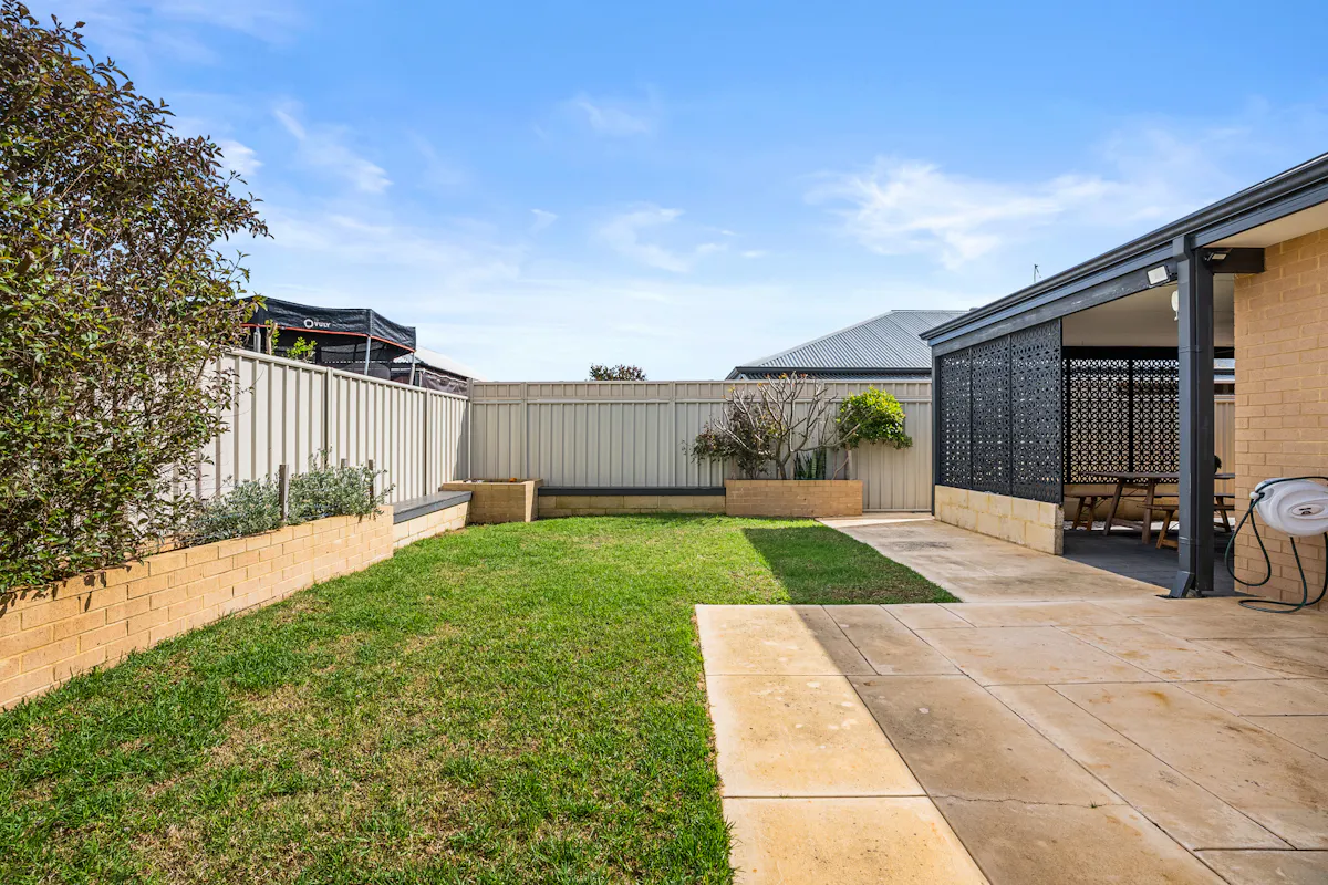 17 Molonglo Crescent — photo 27 of 29