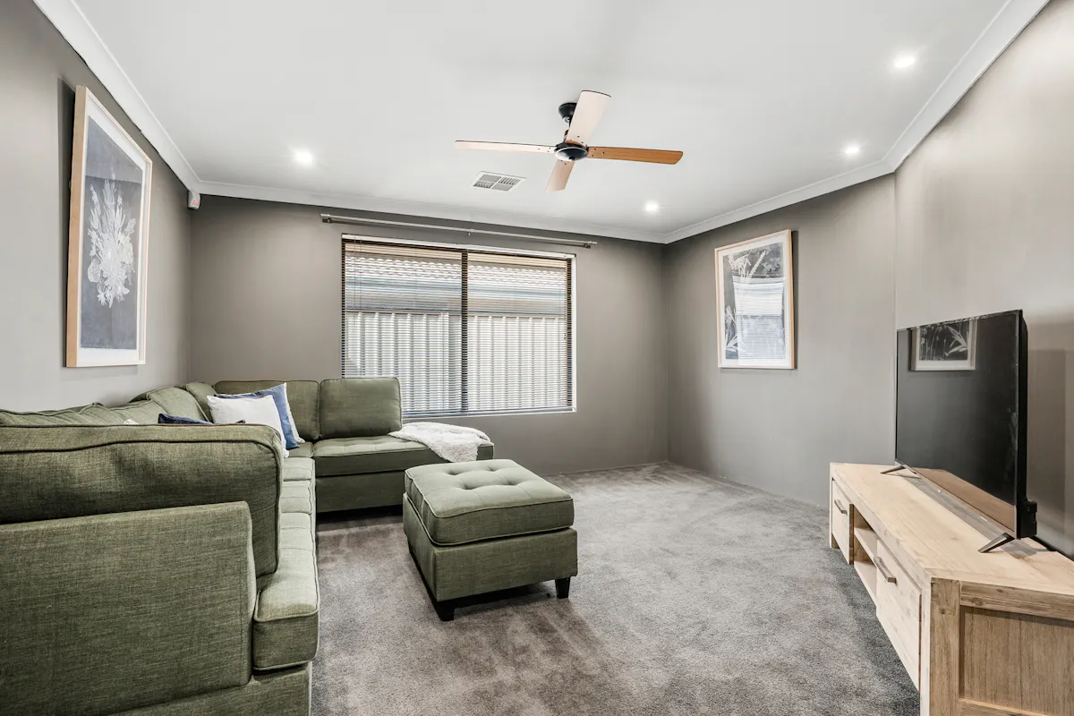17 Molonglo Crescent — photo 3 of 29