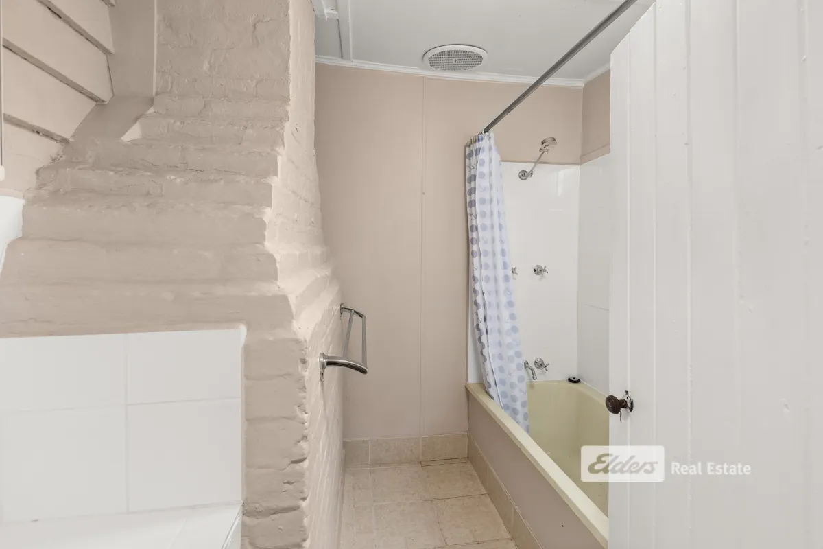 29 Coombes Street — photo 8 of 11