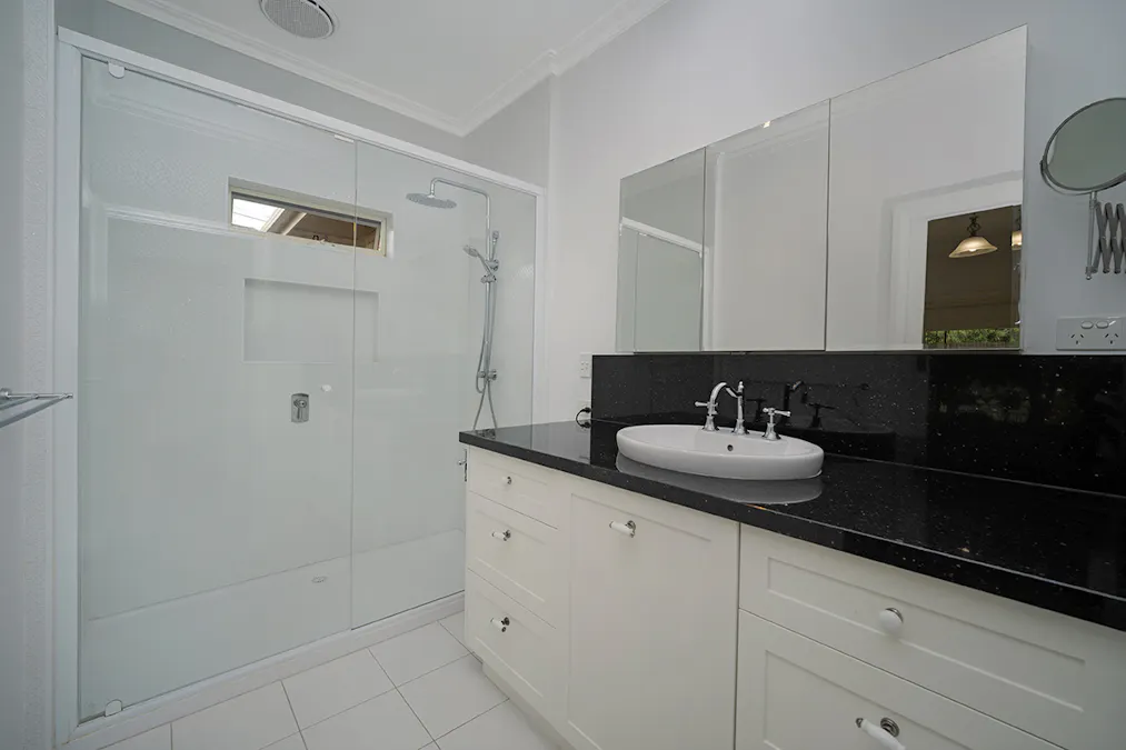 57 Alexandra Parade, Hamilton, VIC, 3300 - Image 11