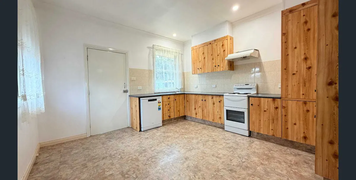 18 Mitchell Street — photo 6 of 8