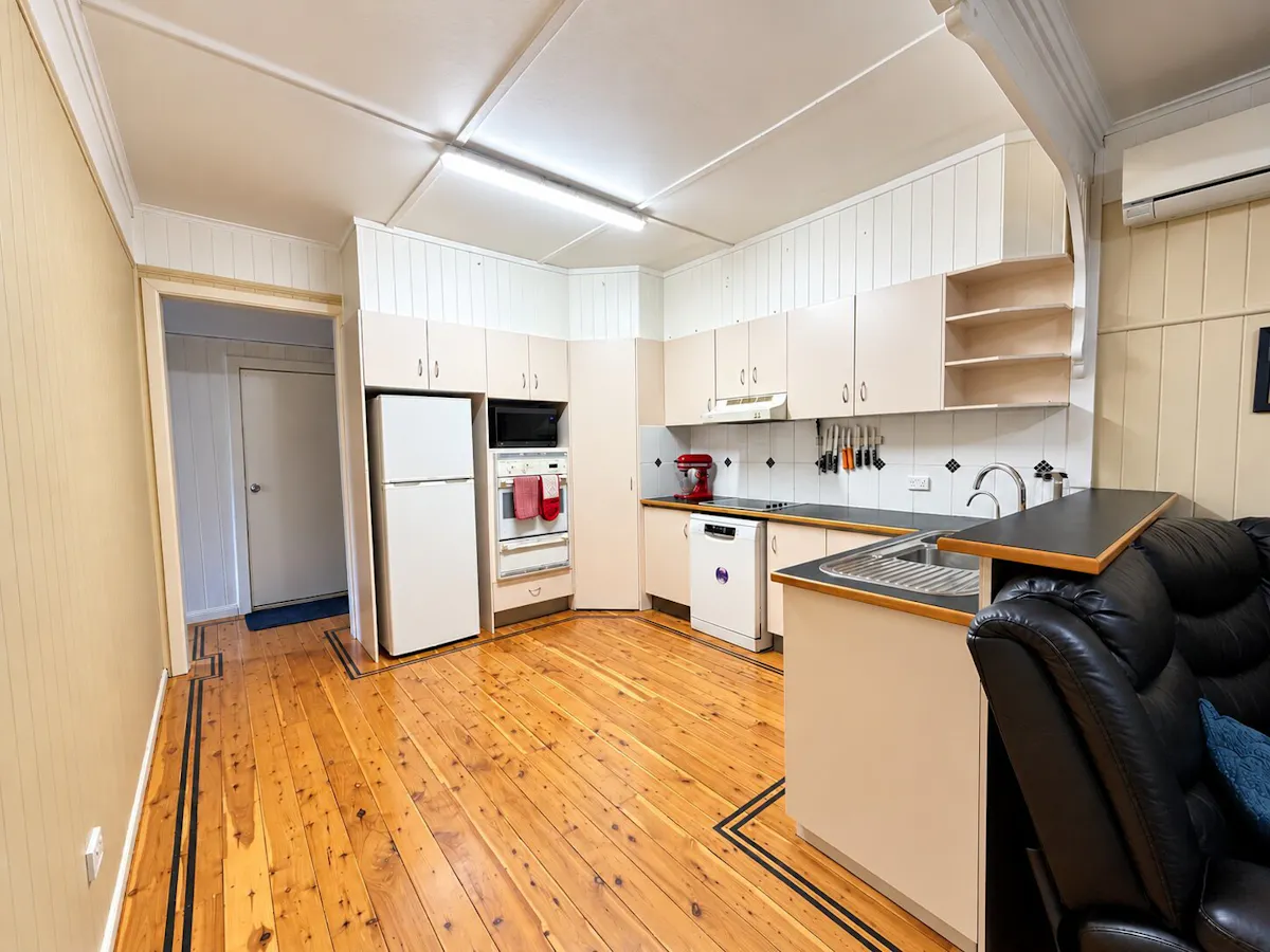18b Orpen Street — photo 7 of 14