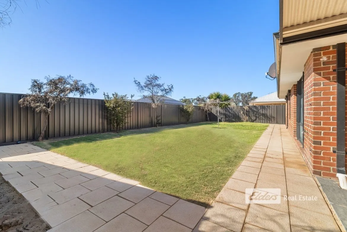 17 Garnet Way — photo 11 of 12