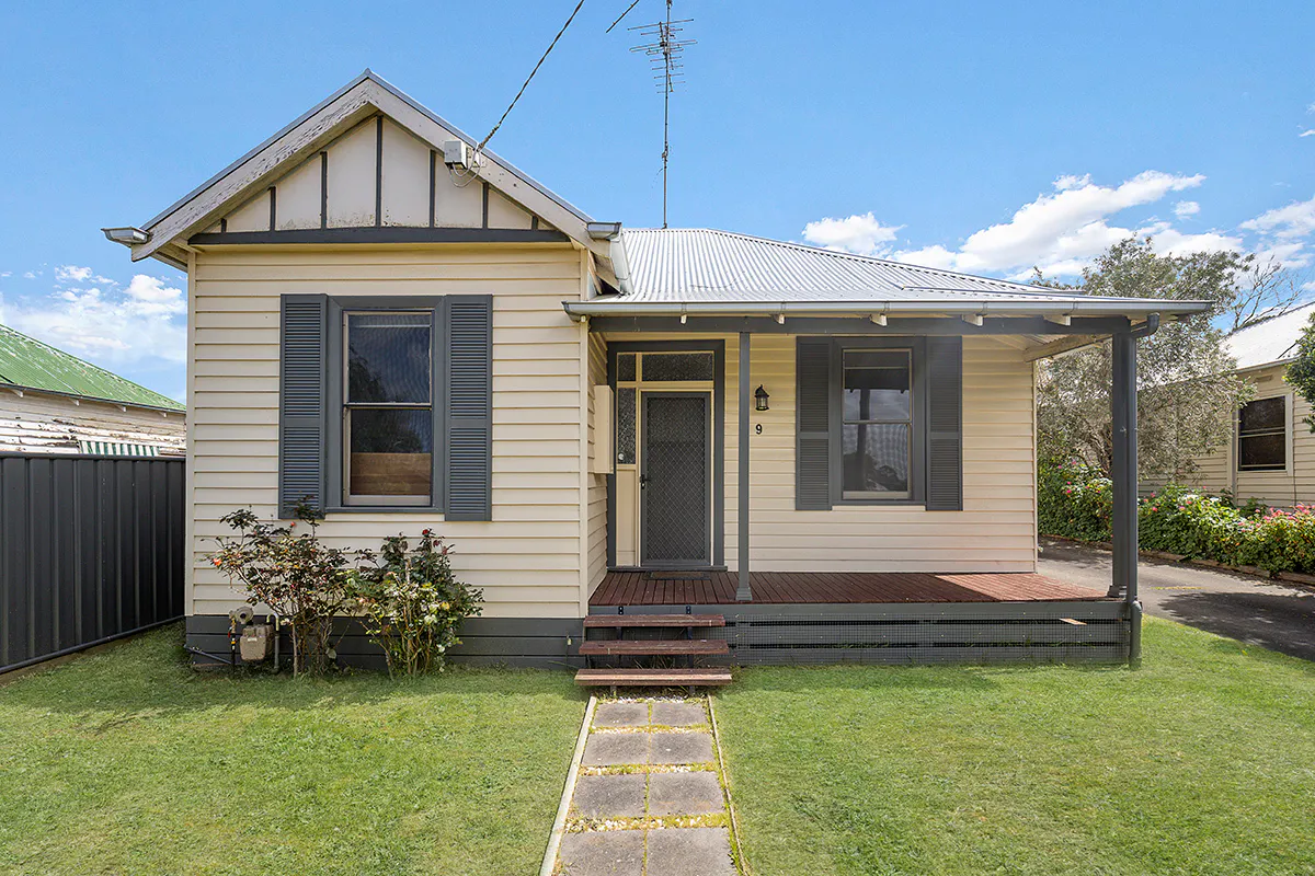 9 Clarence Street — photo 12 of 13