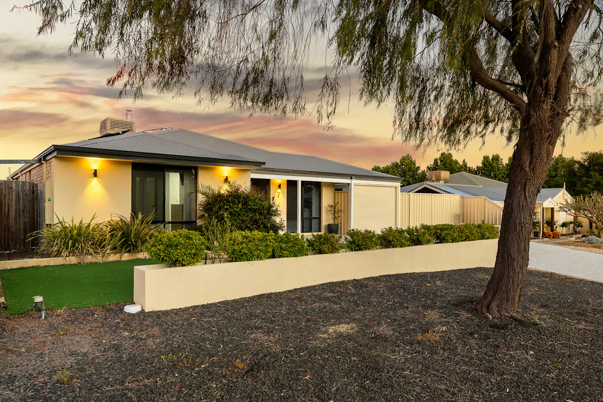 7 Cawdor Lane — photo 2 of 30