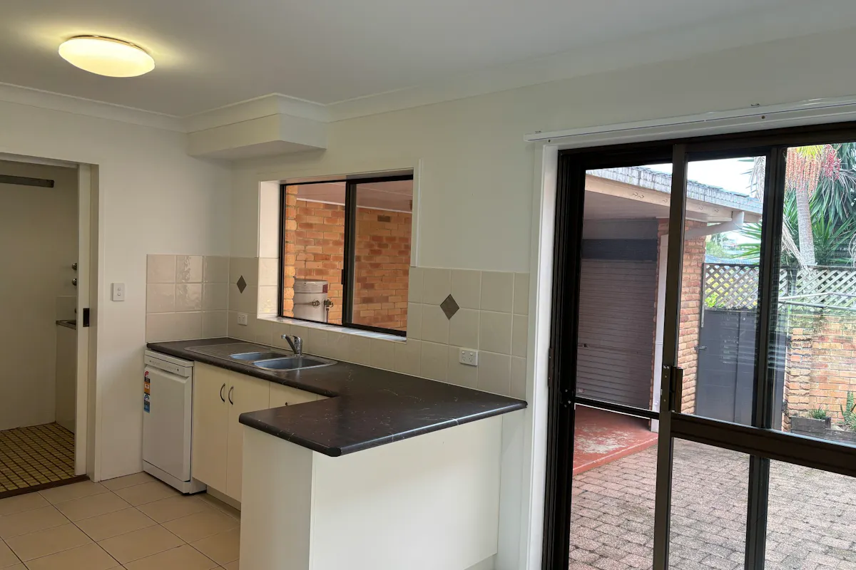 Townhouse for Lease — photo 3 of 6