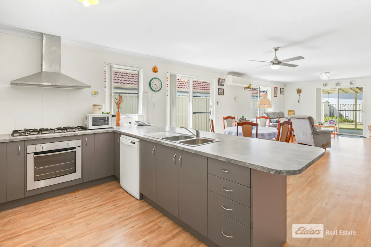 24 Elizabeth Street — photo 8 of 26