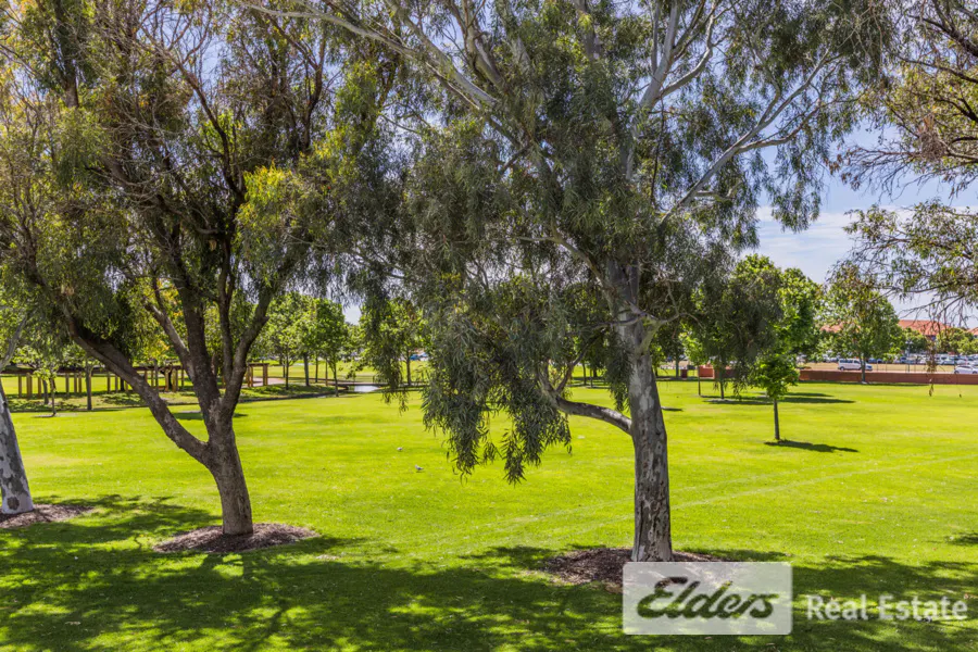9/24 Westralia Gardens — photo 11 of 11