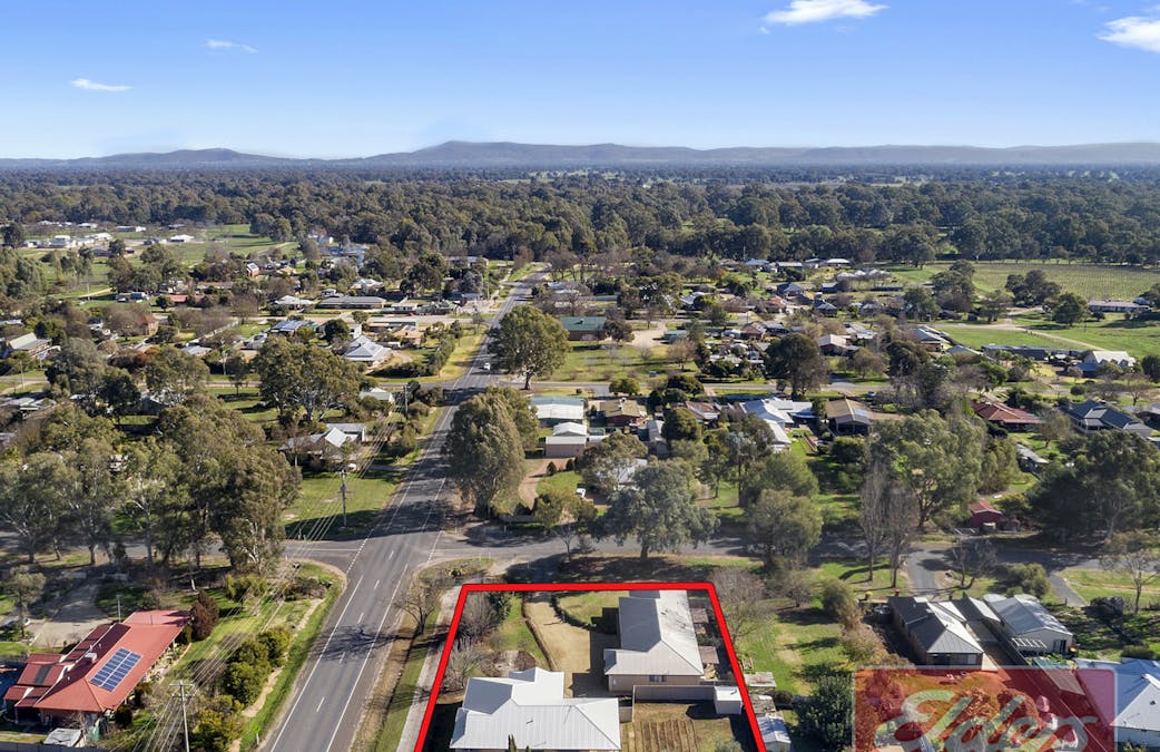 70 Johnson Street, Oxley, VIC, 3678 - Image 2