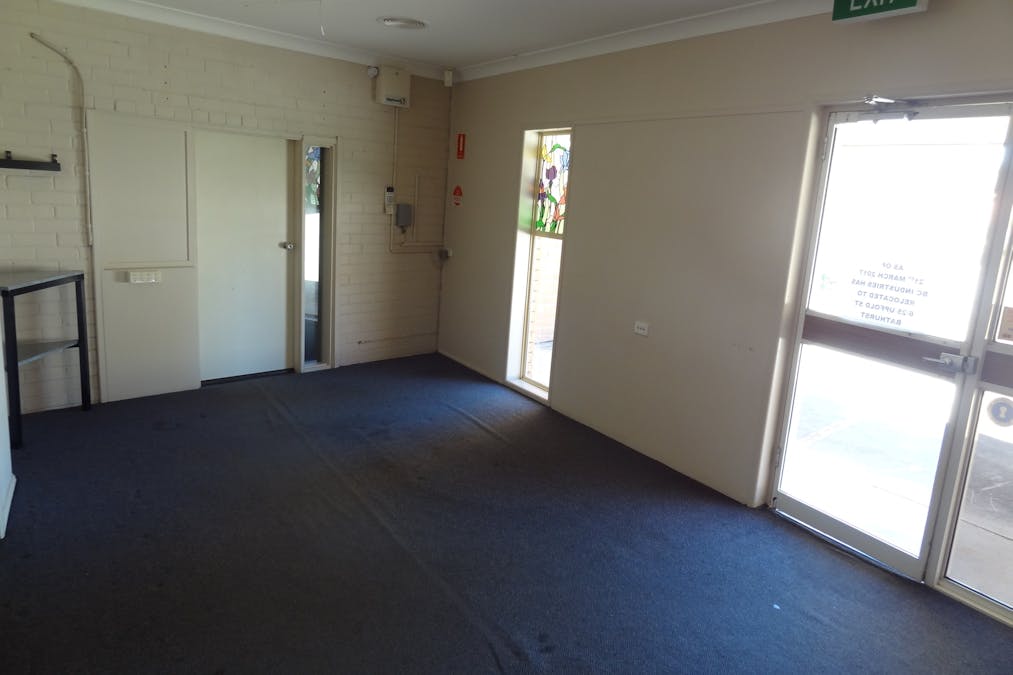 Unit 1 2 Vale Road, Bathurst, NSW, 2795 - Image 5