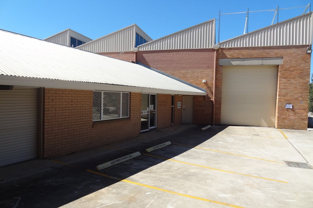 Unit 1 2 Vale Road, Bathurst, NSW, 2795 - Image 1
