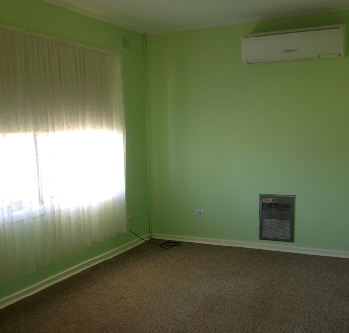 22 Racecourse Road, Whyalla Norrie, SA, 5608 - Image 2