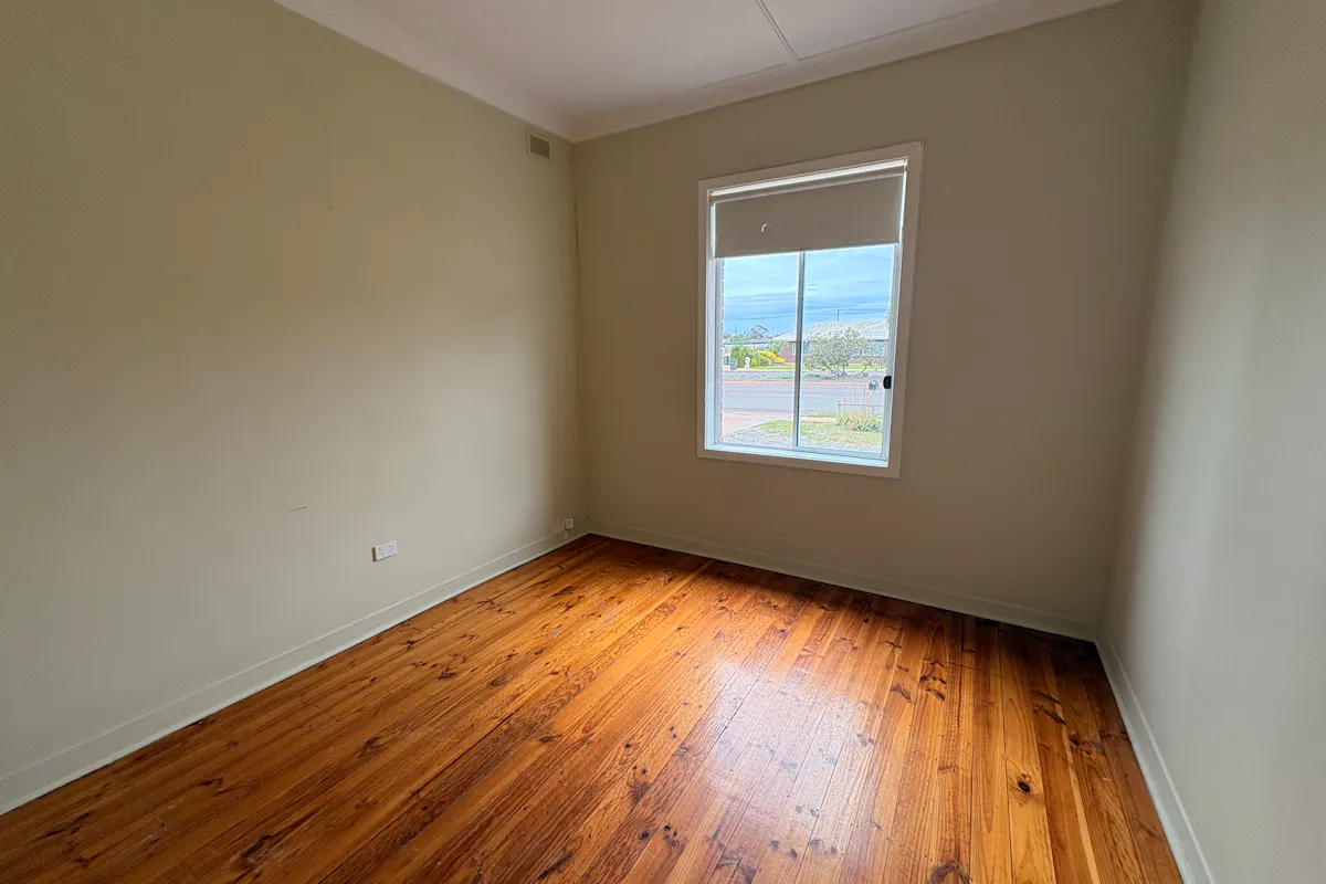 132 Playford Avenue — photo 4 of 9