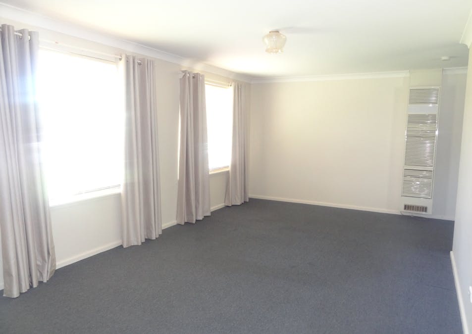 4 Willman Place, Bathurst, NSW, 2795 - Image 2