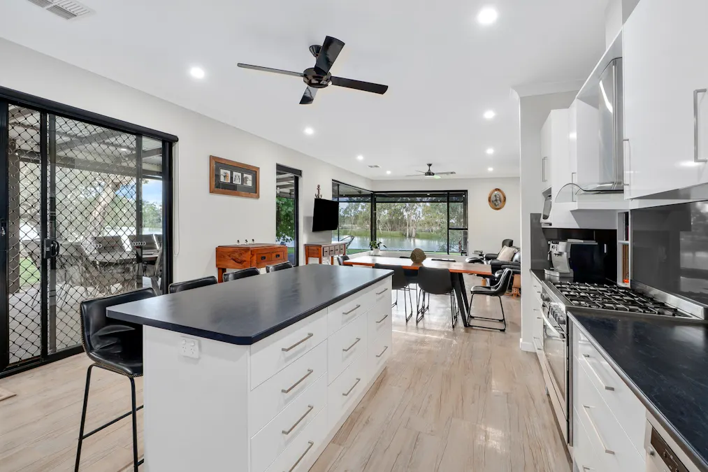 13 Harrington Road, Kingston On Murray, SA, 5331 - Image 11