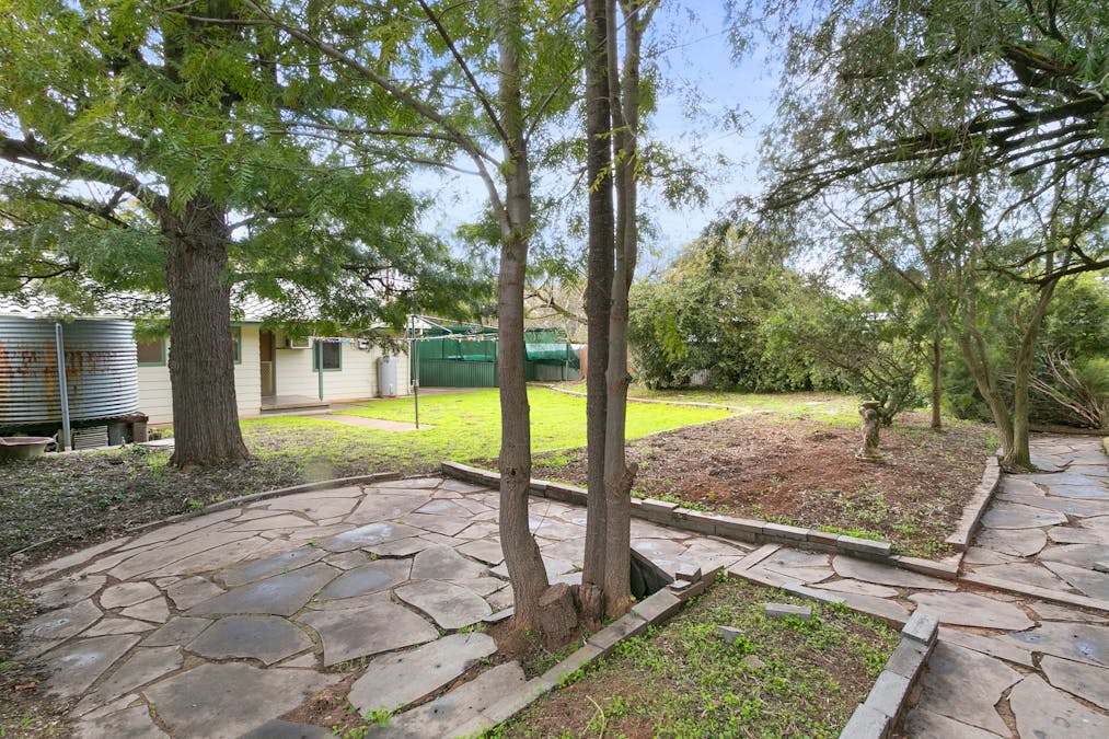 8 Phoenix Avenue, Clare, SA, 5453 - Image 15