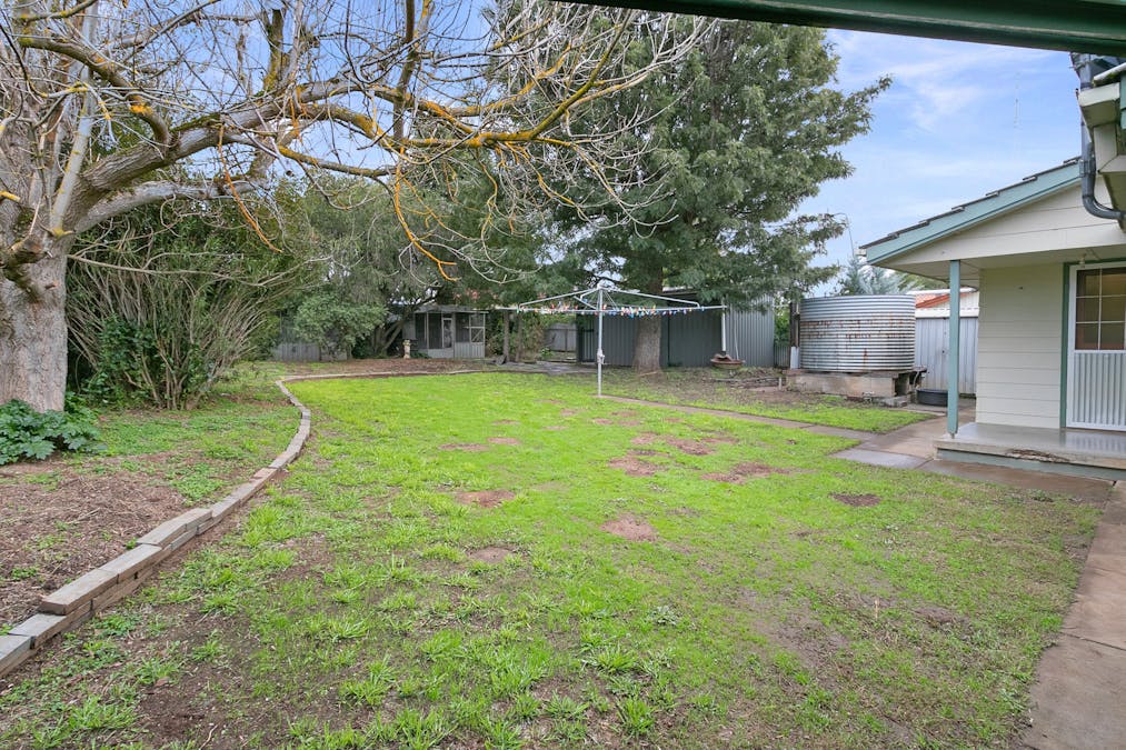 8 Phoenix Avenue, Clare, SA, 5453 - Image 16