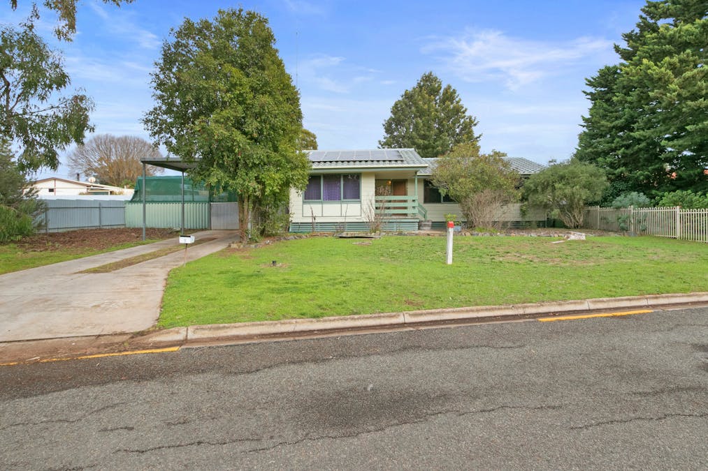 8 Phoenix Avenue, Clare, SA, 5453 - Image 18