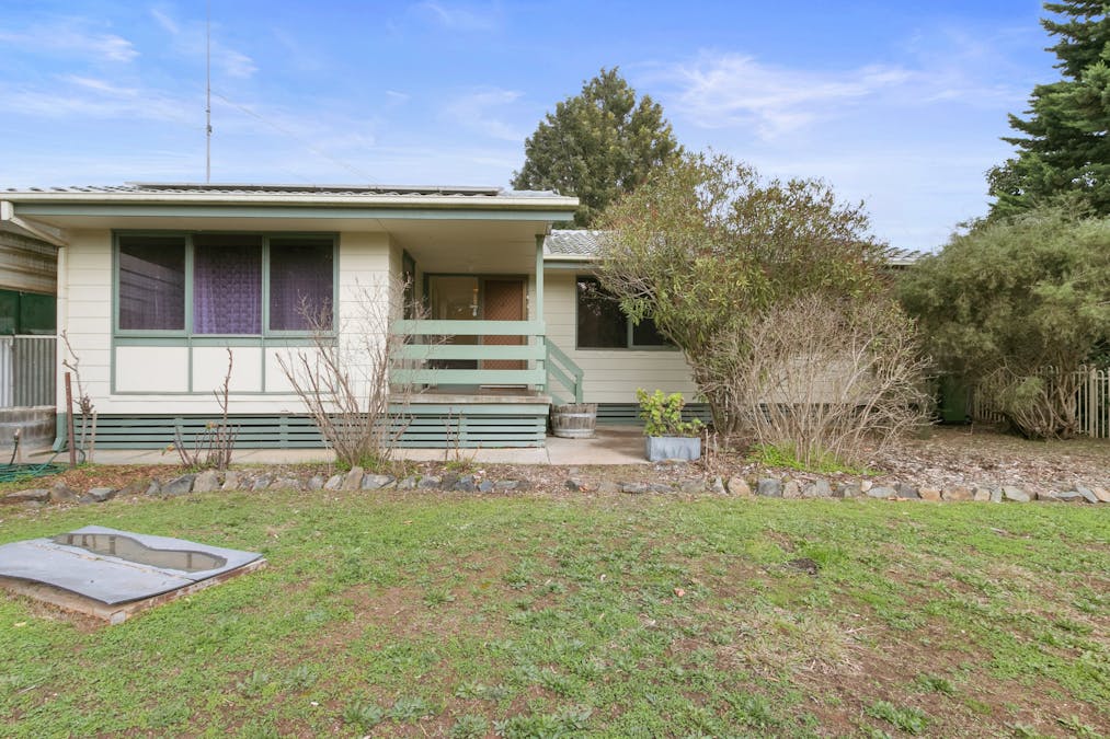8 Phoenix Avenue, Clare, SA, 5453 - Image 2
