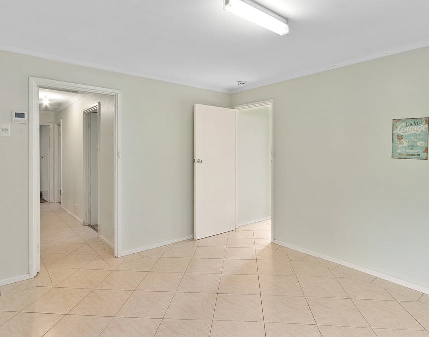 8 Phoenix Avenue, Clare, SA, 5453 - Image 4