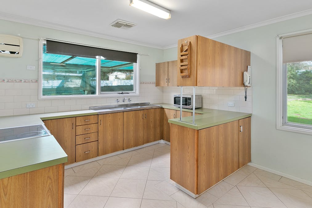 8 Phoenix Avenue, Clare, SA, 5453 - Image 6