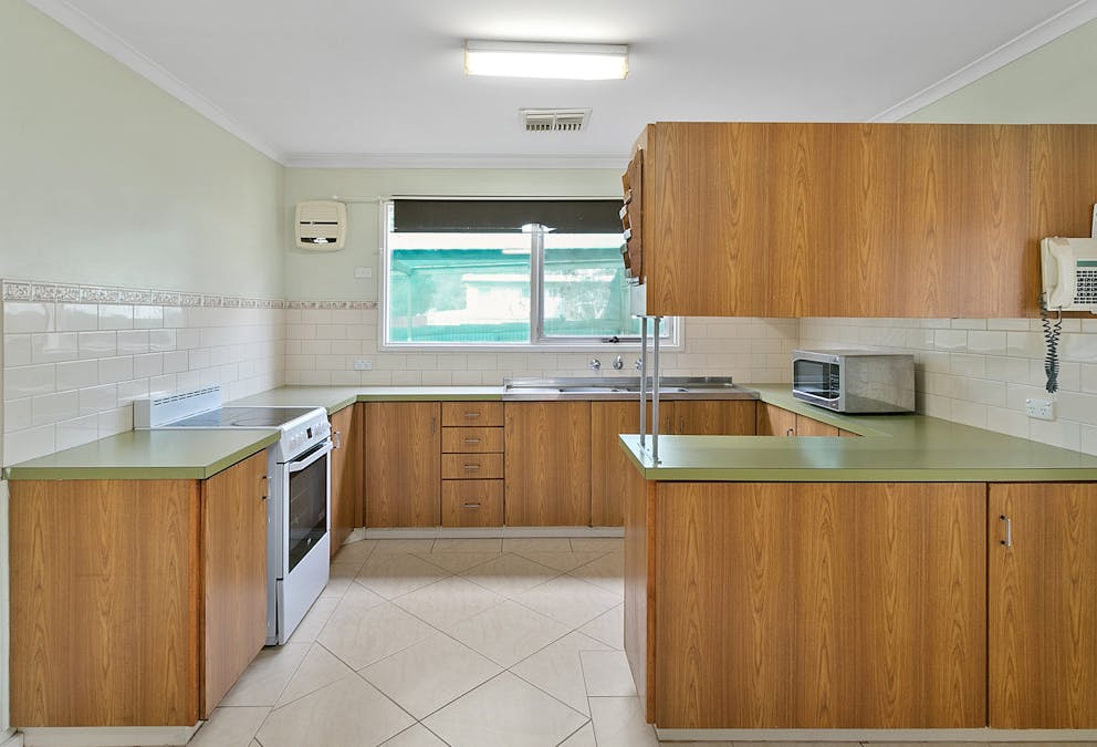 8 Phoenix Avenue, Clare, SA, 5453 - Image 7