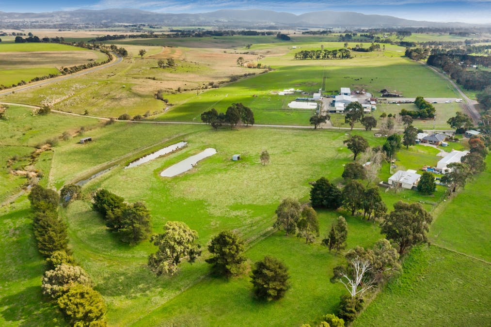 25 Mooneys Road, Willowmavin, VIC, 3764 - Image 3
