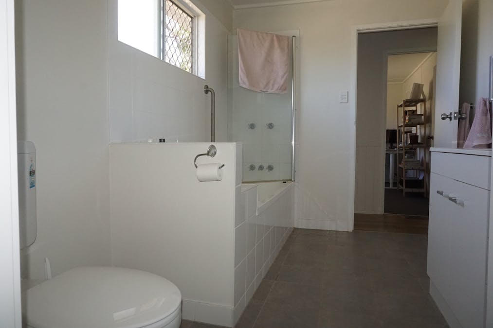 10 Alfred Street, St George, QLD, 4487 - Image 12