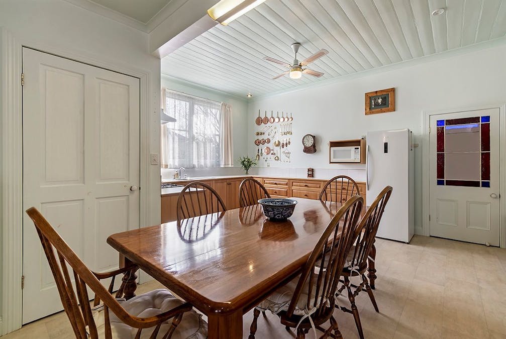 43 Dinwoodie Street, Hamilton, VIC, 3300 - Image 2