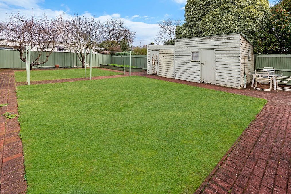 43 Dinwoodie Street, Hamilton, VIC, 3300 - Image 9