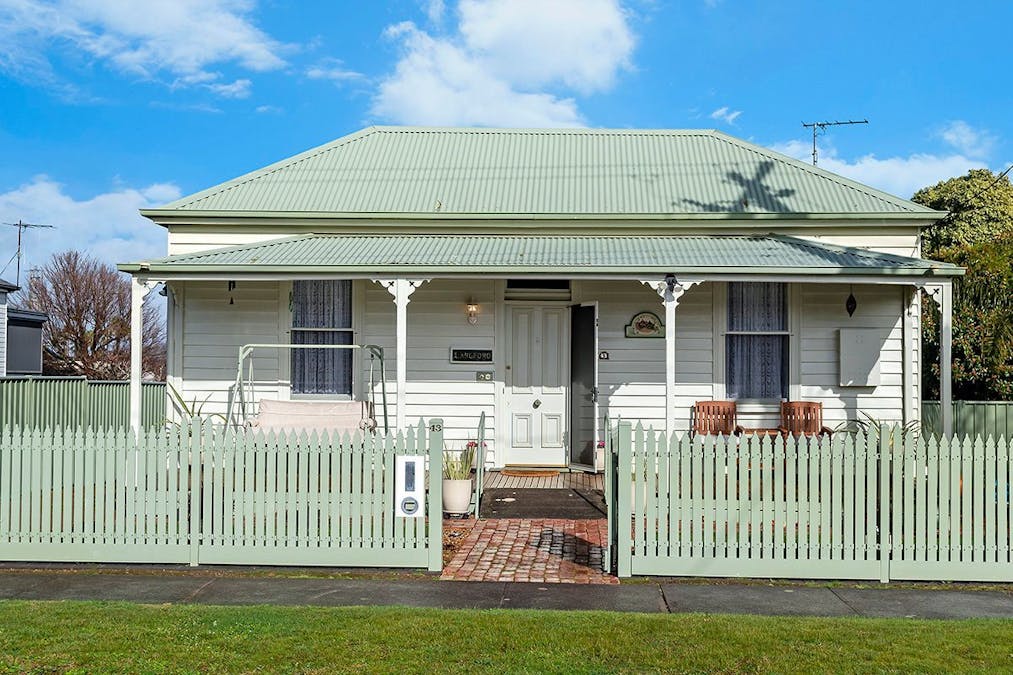43 Dinwoodie Street, Hamilton, VIC, 3300 - Image 1