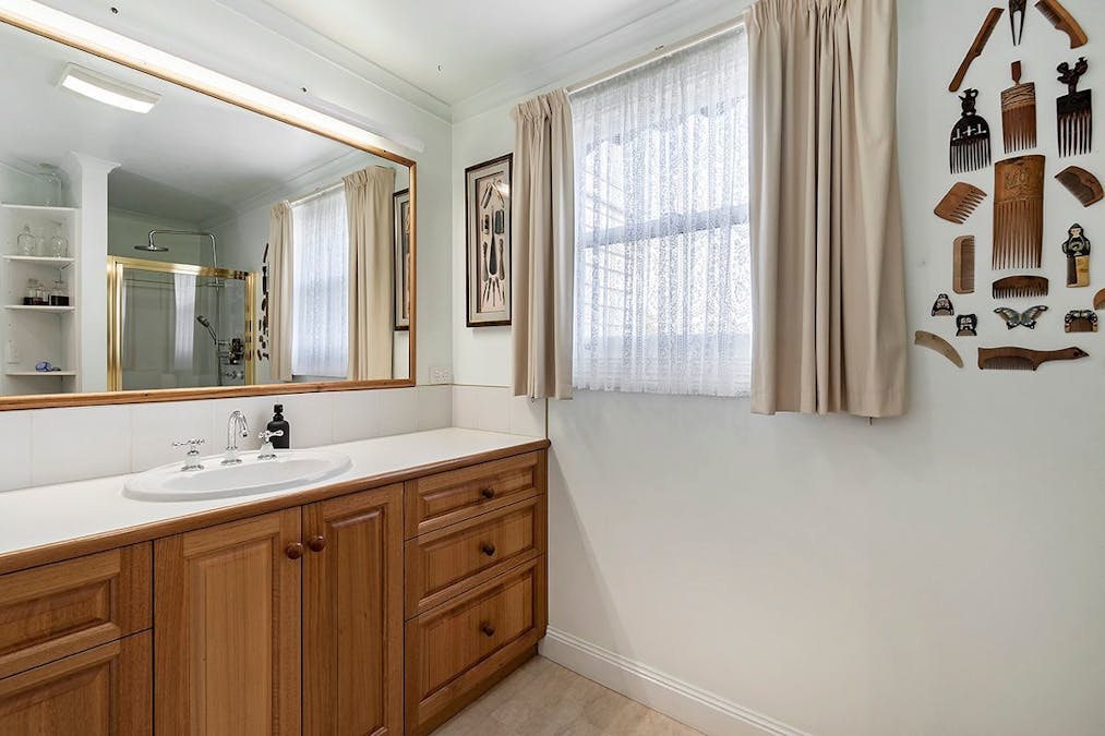 43 Dinwoodie Street, Hamilton, VIC, 3300 - Image 6