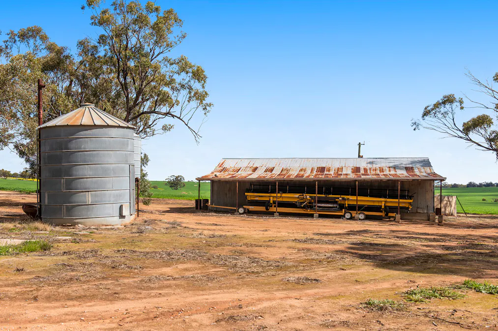 10/Corondine Road, Calingiri, WA, 6569 - Image 13