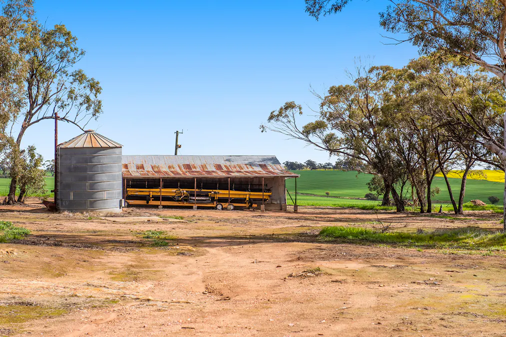 10/Corondine Road, Calingiri, WA, 6569 - Image 14