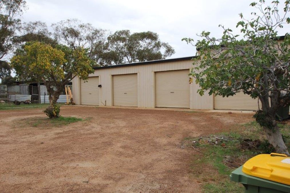 125 Butcher Street, Bruce Rock, WA, 6418 - Image 2