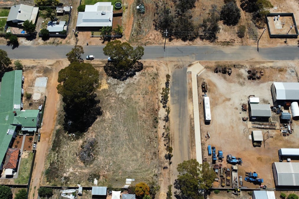 1-3-5 Hay Street, Merredin, WA, 6415 - Image 2