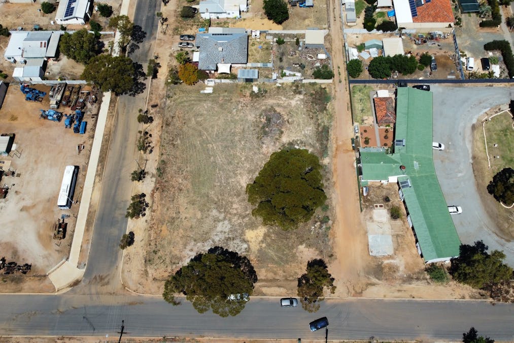 1-3-5 Hay Street, Merredin, WA, 6415 - Image 3
