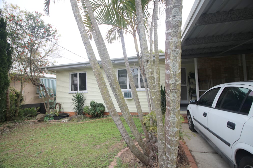 16 Selwyn Street, North Booval, QLD, 4304 - Image 2