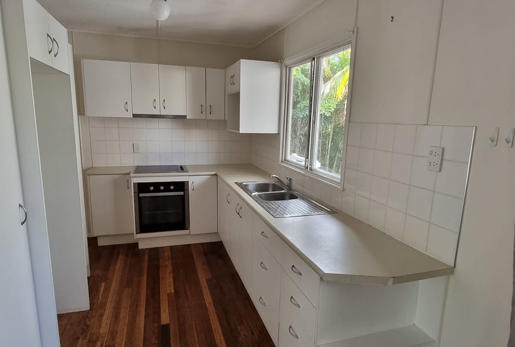 16 Selwyn Street, North Booval, QLD, 4304 - Image 8