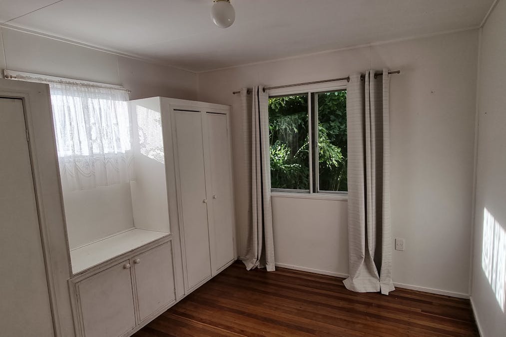 16 Selwyn Street, North Booval, QLD, 4304 - Image 12
