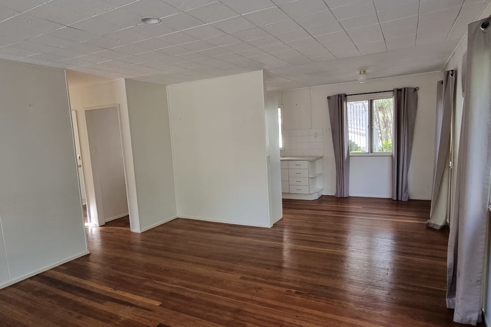 16 Selwyn Street, North Booval, QLD, 4304 - Image 5